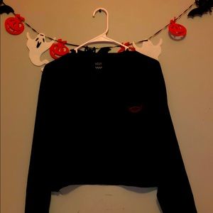 I’m selling a vans long sleeve crop top!